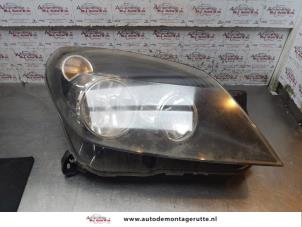 Used Headlight, right Opel Astra H (L48) 1.6 16V Twinport Price € 50,00 Margin scheme offered by Autodemontage M.J. Rutte B.V.