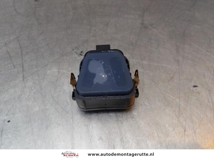 Begagnade Regnsensor Peugeot 208 I (CA/CC/CK/CL) 1.2 Vti 12V PureTech 82 Pris € 45,00 Marginaltabell erbjuds av Autodemontage M.J. Rutte B.V.