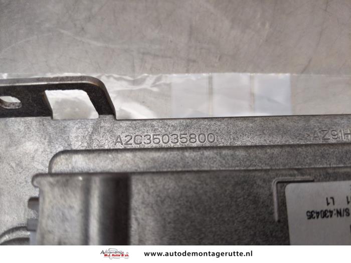 Anzeige Innen van een Peugeot 208 I (CA/CC/CK/CL) 1.2 Vti 12V PureTech 82 2014