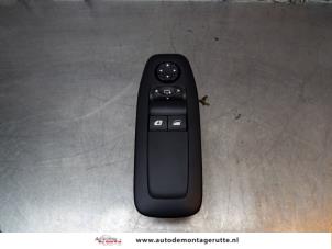 Usados Interruptor combinado de ventanillas Peugeot 208 I (CA/CC/CK/CL) 1.2 Vti 12V PureTech 82 Precio € 60,00 Norma de margen ofrecido por Autodemontage M.J. Rutte B.V.