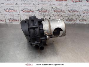 Used Secondary pump BMW 3 serie (E46/4) 320i 24V Price on request offered by Autodemontage M.J. Rutte B.V.
