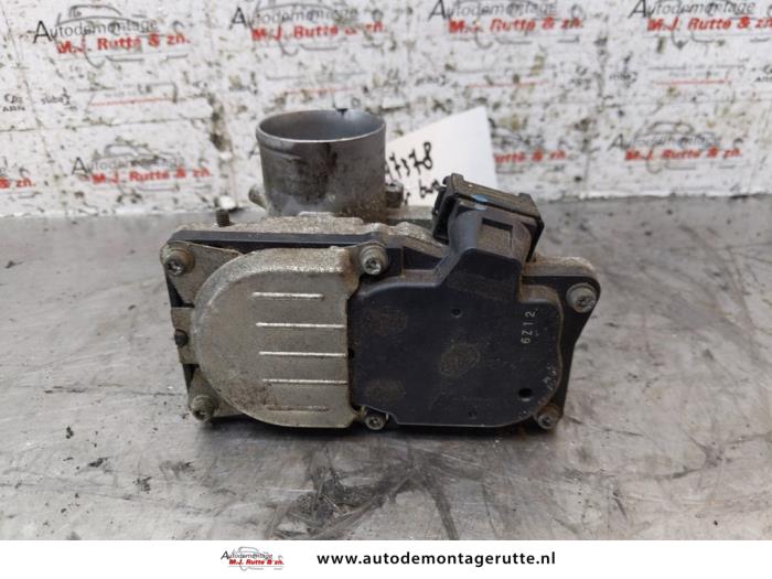 Drosselklappengehäuse van een Smart Fortwo Cabrio (451.4) 1.0 12V 52kW 2007