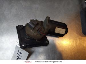 Used Front wiper motor Nissan Micra (K11) 1.0 L,LX 16V Price on request offered by Autodemontage M.J. Rutte B.V.
