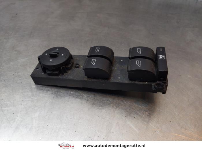 Usados Interruptor combinado de ventanillas Ford Focus 2 Wagon 1.8 16V Precio de solicitud ofrecido por Autodemontage M.J. Rutte B.V.