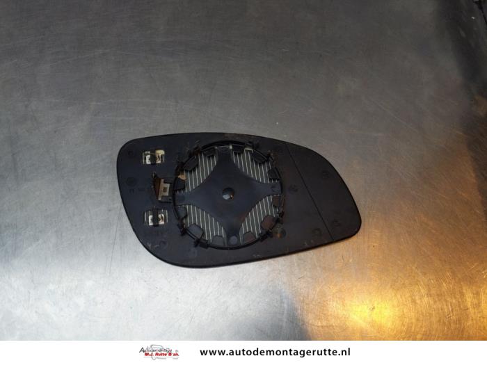 Mirror glass, left from a Opel Signum (F48) 1.8 16V 2004