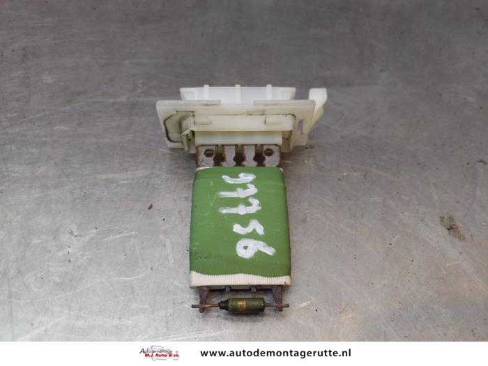 Heater resistor from a Volkswagen Golf VI (5K1) 1.4 TSI 122 16V 2010