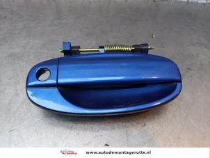Used Door handle 2-door, right Chevrolet Aveo (250) 1.4 16V LS Price on request offered by Autodemontage M.J. Rutte B.V.