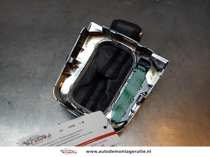 Funda de palanca de cambios de un Volkswagen Golf VI (5K1) 2.0 TDI 16V 2009