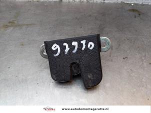 Usagé Mécanique de verrouillage hayon Volkswagen Touran (1T1/T2) 2.0 FSI 16V Prix sur demande proposé par Autodemontage M.J. Rutte B.V.
