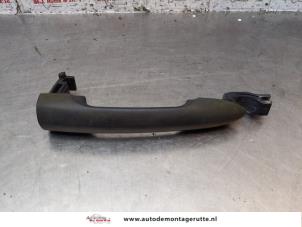 Used Rear door handle 4-door, right Renault Kangoo/Grand Kangoo (KW) 1.6 16V Price on request offered by Autodemontage M.J. Rutte B.V.