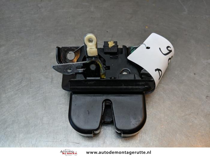 Tailgate lock mechanism from a Audi A2 (8Z0) 1.4 16V 2000