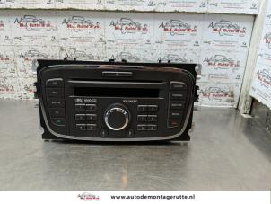 Used Radio Ford Focus 2 1.6 16V Price on request offered by Autodemontage M.J. Rutte B.V.
