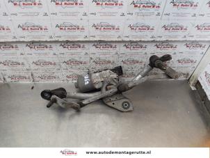 Used Wiper motor + mechanism Renault Twingo II (CN) 1.2 Price on request offered by Autodemontage M.J. Rutte B.V.