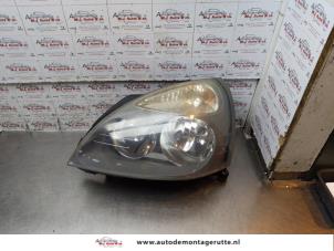 Used Headlight, left Renault Clio II (BB/CB) 1.2 16V Price on request offered by Autodemontage M.J. Rutte B.V.