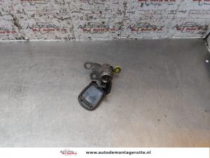 Używane Wkladka zamka drzwiowego lewa Toyota Yaris (P1) 1.5 T Sport 16V VVT-i Cena na żądanie oferowane przez Autodemontage M.J. Rutte B.V.