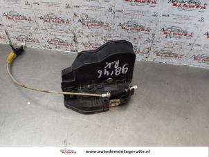 Used Front door lock mechanism 4-door, right BMW 1 serie (E87/87N) 116i 1.6 16V Price on request offered by Autodemontage M.J. Rutte B.V.