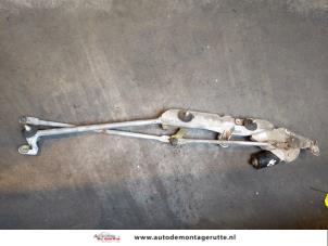 Used Wiper motor + mechanism Nissan Almera Tino (V10M) 1.8 16V Price on request offered by Autodemontage M.J. Rutte B.V.