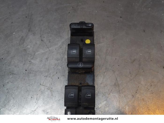 Usados Interruptor combinado de ventanillas Volkswagen Sharan (7M8/M9/M6) 1.8 Turbo 20V Precio de solicitud ofrecido por Autodemontage M.J. Rutte B.V.