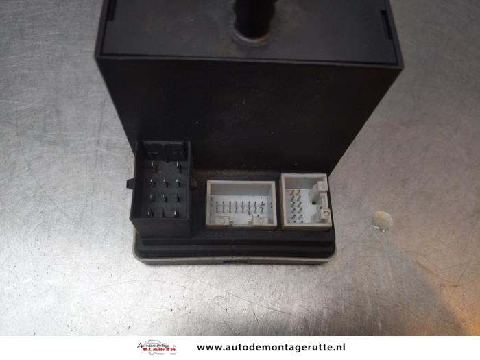 Pompa prózniowa elektrycznego zamka drzwiowego z Audi A3 (8L1) 1.6 2000