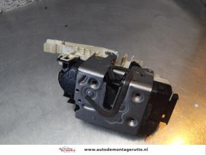 Used Front door lock mechanism 4-door, right Mercedes E (W212) E-220 CDI 16V BlueEfficiency,BlueTEC Price on request offered by Autodemontage M.J. Rutte B.V.