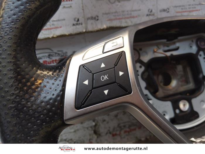 Steering wheel from a Mercedes-Benz E (W212) E-220 CDI 16V BlueEfficiency,BlueTEC 2014