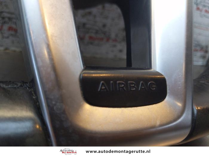 Steering wheel from a Mercedes-Benz E (W212) E-220 CDI 16V BlueEfficiency,BlueTEC 2014