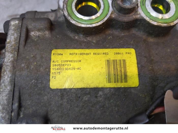 Air conditioning pump from a Ford Transit Connect 1.8 TDCi 90 2005