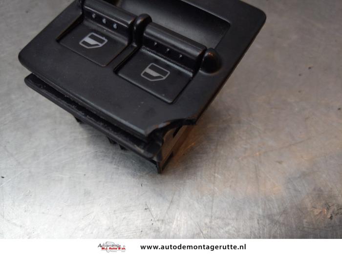 Electric window switch from a Volkswagen New Beetle (9C1/9G1) 1.6 2000