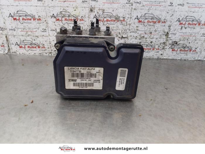 Begagnade ABS-pump Lancia Delta (844) 1.4 T-Jet 16V 120 Pris på förfrågan erbjuds av Autodemontage M.J. Rutte B.V.