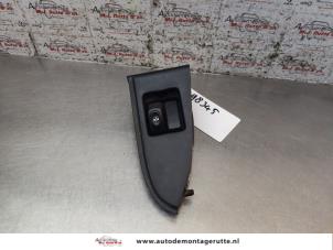 Usados Interruptor de ventanilla eléctrica Renault Kangoo (KC) 1.2 16V Precio de solicitud ofrecido por Autodemontage M.J. Rutte B.V.