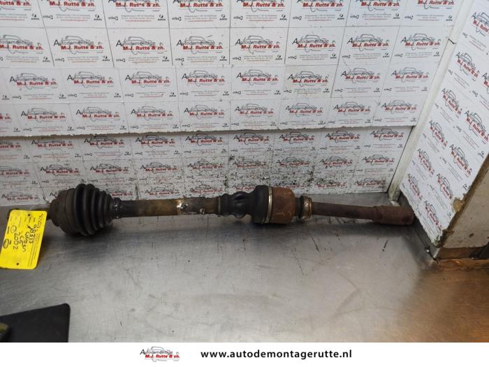 Front drive shaft, right from a Citroën C5 I Berline (DC) 1.8 16V 2002