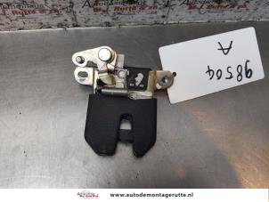 Used Tailgate lock mechanism Volkswagen Bora (1J2) 1.6 16V Price on request offered by Autodemontage M.J. Rutte B.V.