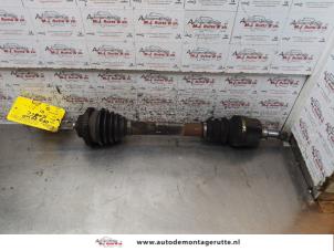 Used Front drive shaft, right Peugeot 206 CC (2D) 1.6 16V Price on request offered by Autodemontage M.J. Rutte B.V.