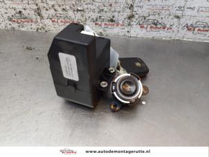 Used Ignition lock + key Alfa Romeo 159 Sportwagon (939BX) 2.2 JTS 16V Price on request offered by Autodemontage M.J. Rutte B.V.