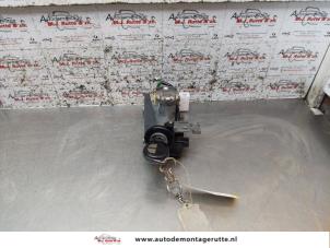 Used Ignition lock + key Suzuki Ignis (FH) 1.3 16V Price on request offered by Autodemontage M.J. Rutte B.V.