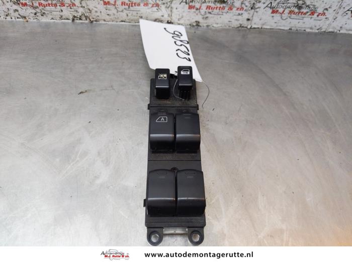 Usados Interruptor combinado de ventanillas Nissan Murano (Z50) 3.5 V6 24V 4x4 Precio de solicitud ofrecido por Autodemontage M.J. Rutte B.V.