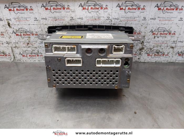 Radio van een Toyota Corolla Verso (E12) 2.0 D-4D 16V 90 2003