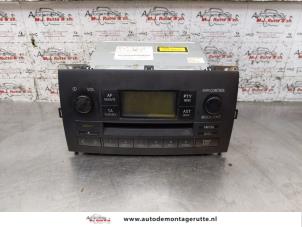 Gebrauchte Radio Toyota Corolla Verso (E12) 2.0 D-4D 16V 90 Preis auf Anfrage angeboten von Autodemontage M.J. Rutte B.V.