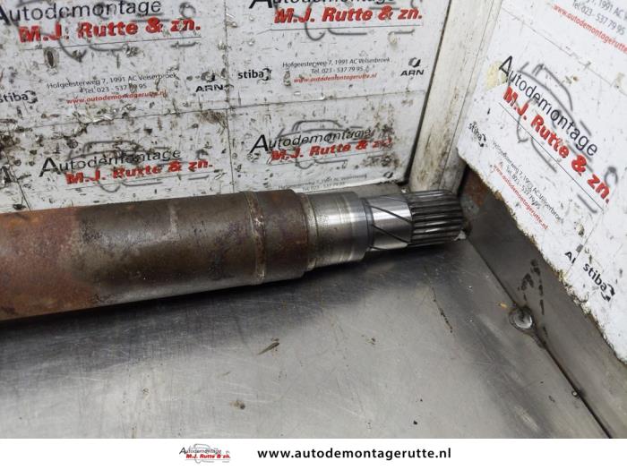 Front drive shaft, right from a Alfa Romeo 159 Sportwagon (939BX) 2.2 JTS 16V 2009
