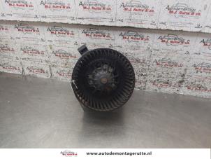 Used Heating and ventilation fan motor Renault Clio III (BR/CR) 1.4 16V Price on request offered by Autodemontage M.J. Rutte B.V.