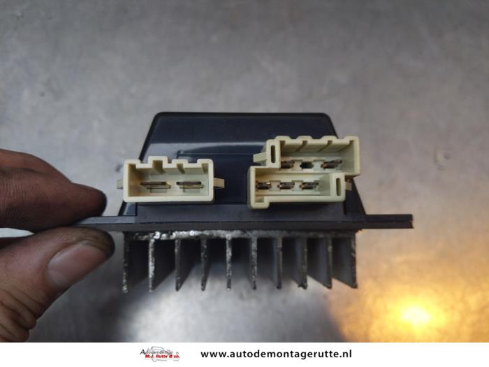 Heater resistor from a Volvo 940 I Estate 2.3i (LPT) Polar 1996