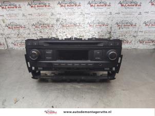Usados Radio Seat Ibiza ST (6J8) 1.2 TDI Ecomotive Precio de solicitud ofrecido por Autodemontage M.J. Rutte B.V.