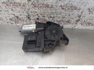 Used Door window motor Renault Megane III Coupe (DZ) 1.4 16V TCe 130 Price on request offered by Autodemontage M.J. Rutte B.V.