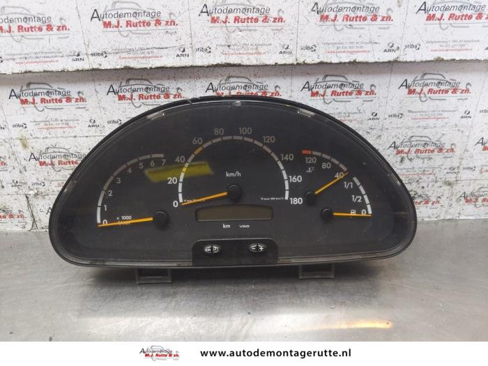 Używane Licznik kilometrów KM Mercedes Sprinter (904/905) 308 CDI 16V Cena na żądanie oferowane przez Autodemontage M.J. Rutte B.V.