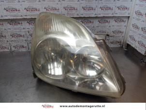 Used Headlight, right Toyota Corolla Verso (E12) 2.0 D-4D 16V 90 Price on request offered by Autodemontage M.J. Rutte B.V.