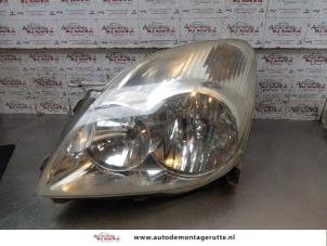 Used Headlight, left Toyota Corolla Verso (E12) 2.0 D-4D 16V 90 Price on request offered by Autodemontage M.J. Rutte B.V.