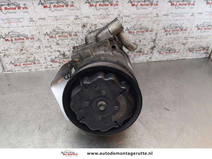 Usagé Pompe clim Volkswagen Golf IV (1J1) 1.6 FSI 16V Prix sur demande proposé par Autodemontage M.J. Rutte B.V.