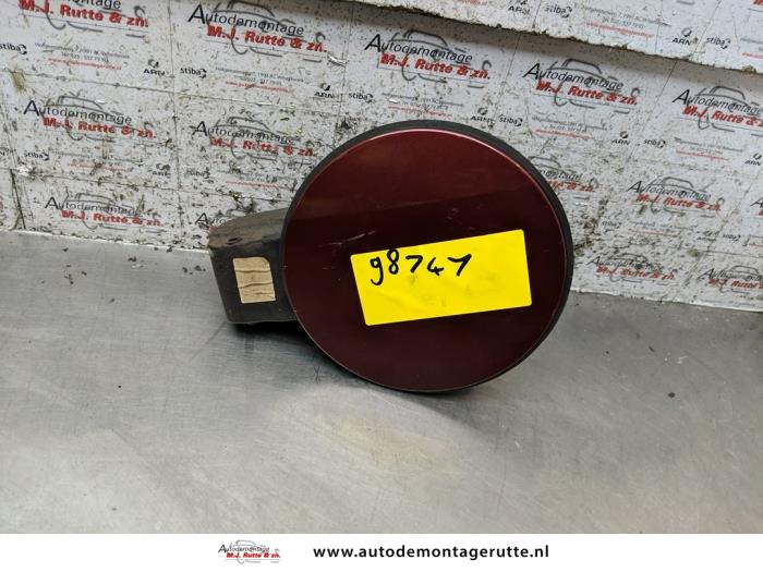 Gebrauchte Tankklappe Mitsubishi Colt (Z2/Z3) 1.3 16V Preis auf Anfrage angeboten von Autodemontage M.J. Rutte B.V.