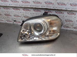 Used Headlight, left Kia Magentis (GD) 2.0 16V Price on request offered by Autodemontage M.J. Rutte B.V.