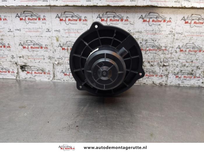 Heating and ventilation fan motor from a Hyundai H-1/H-200 2.5 CRDi Powervan 2007